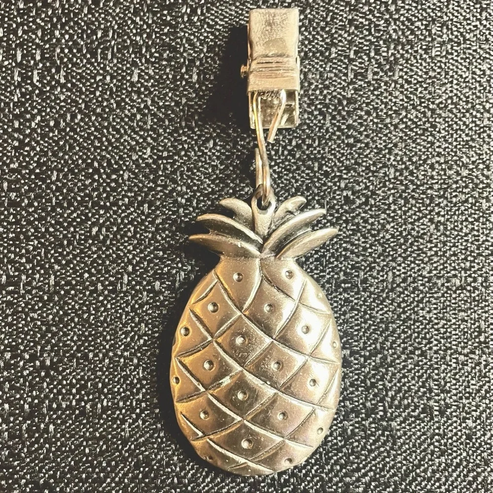 Pewter Pineapple Tablecloth Clip Holders 4x Silver Fruit Outdoors Picnic NEW NIB